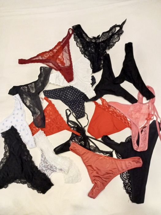 Білизна жіноча купальники 44-48р