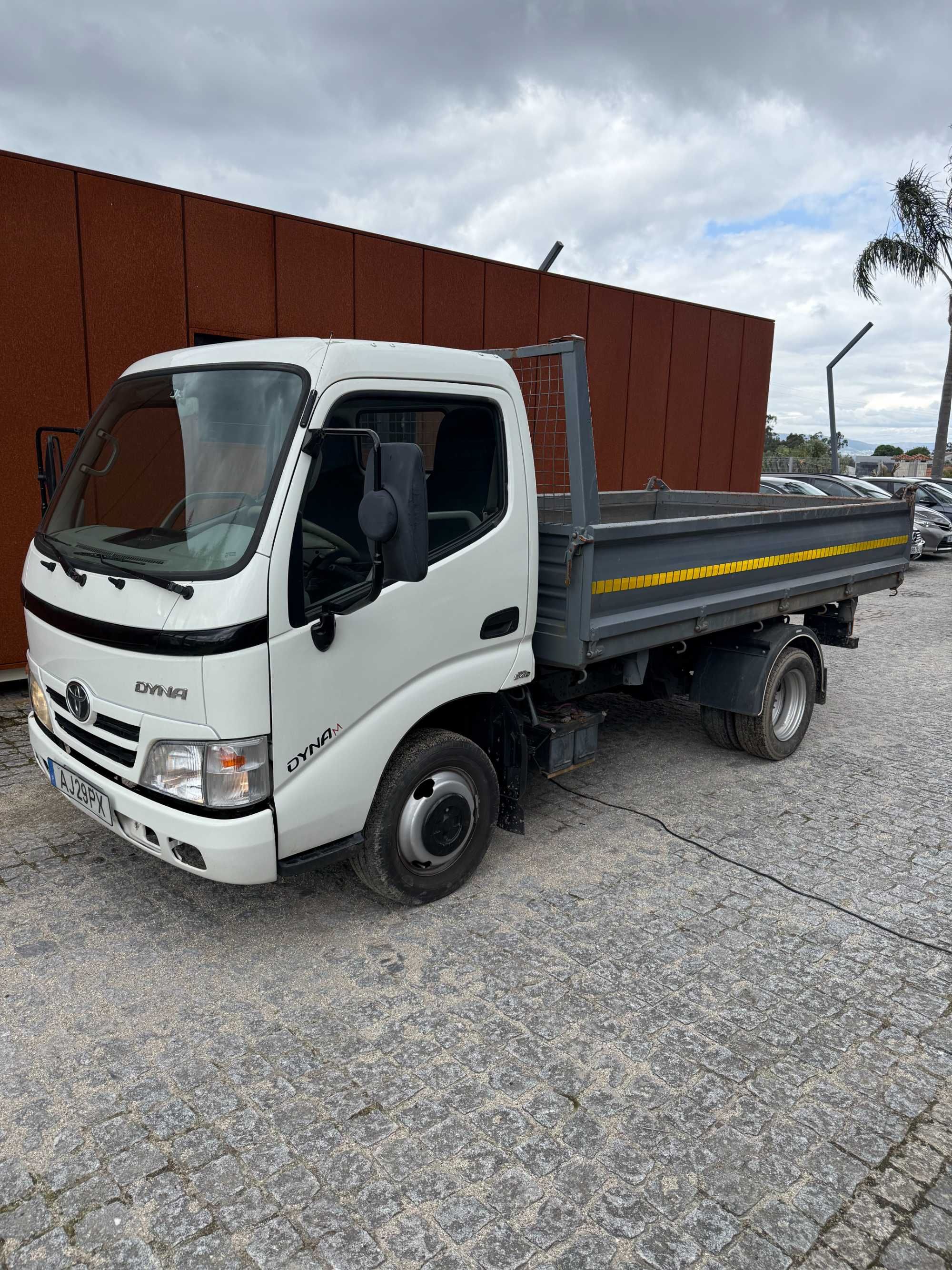 Toyota Dyna Tribasculante