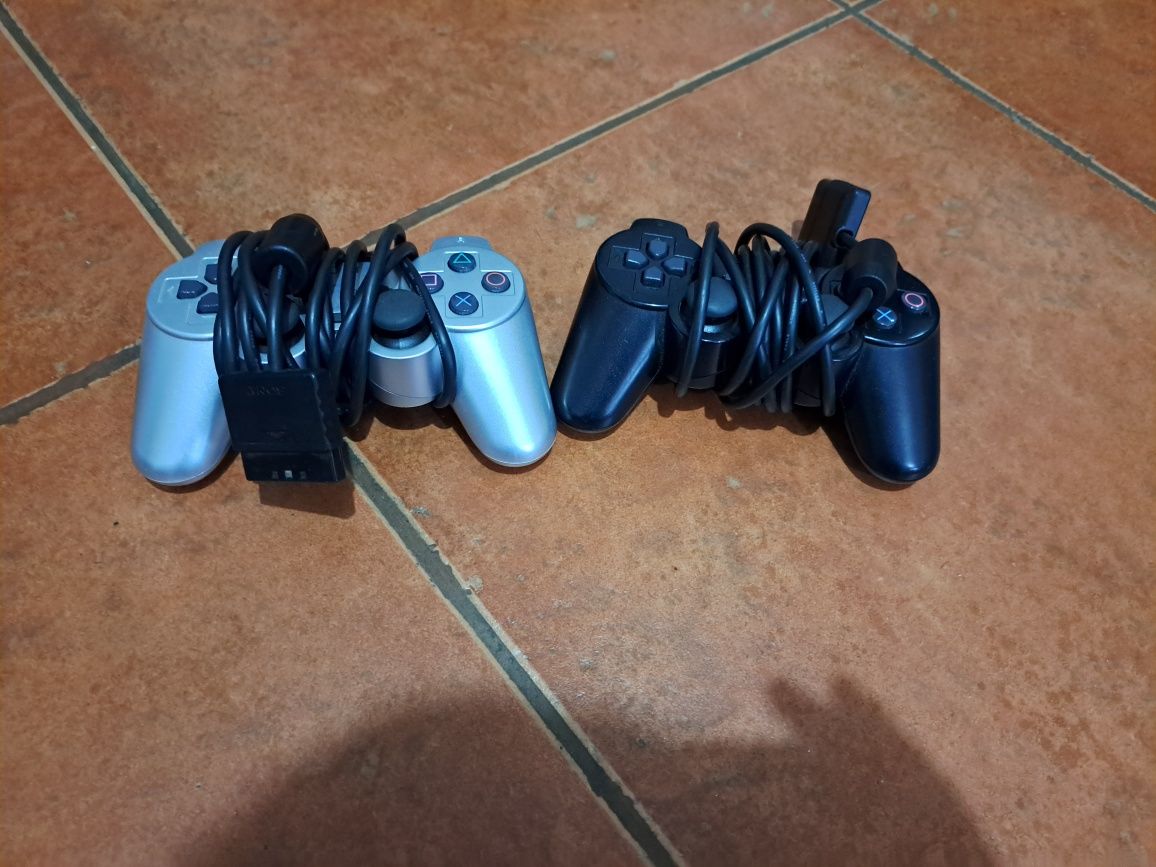 Vendo playstation 2 pratiada