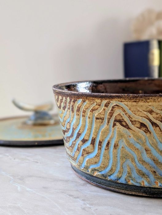 Duże ceramiczne naczynie z pokrywką West Virginia