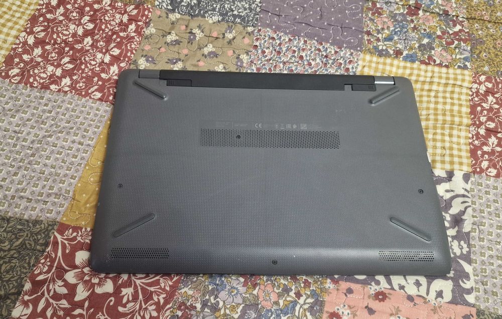 HP250G6/Full HD/Core™ i3 7020U/8DDR4/240SSD/Radeon R5 M330 2GB