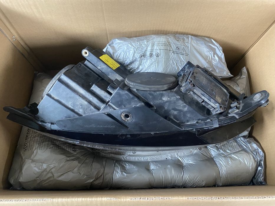 Продається права фара на пасат сс