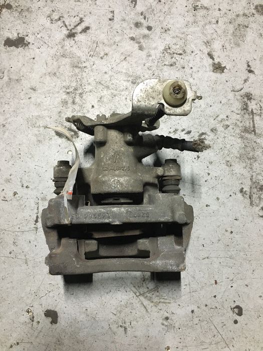 Суппорт супорт гальмівний задній ЛІВИЙ Toyota Auris (2012-2018 р.в.)