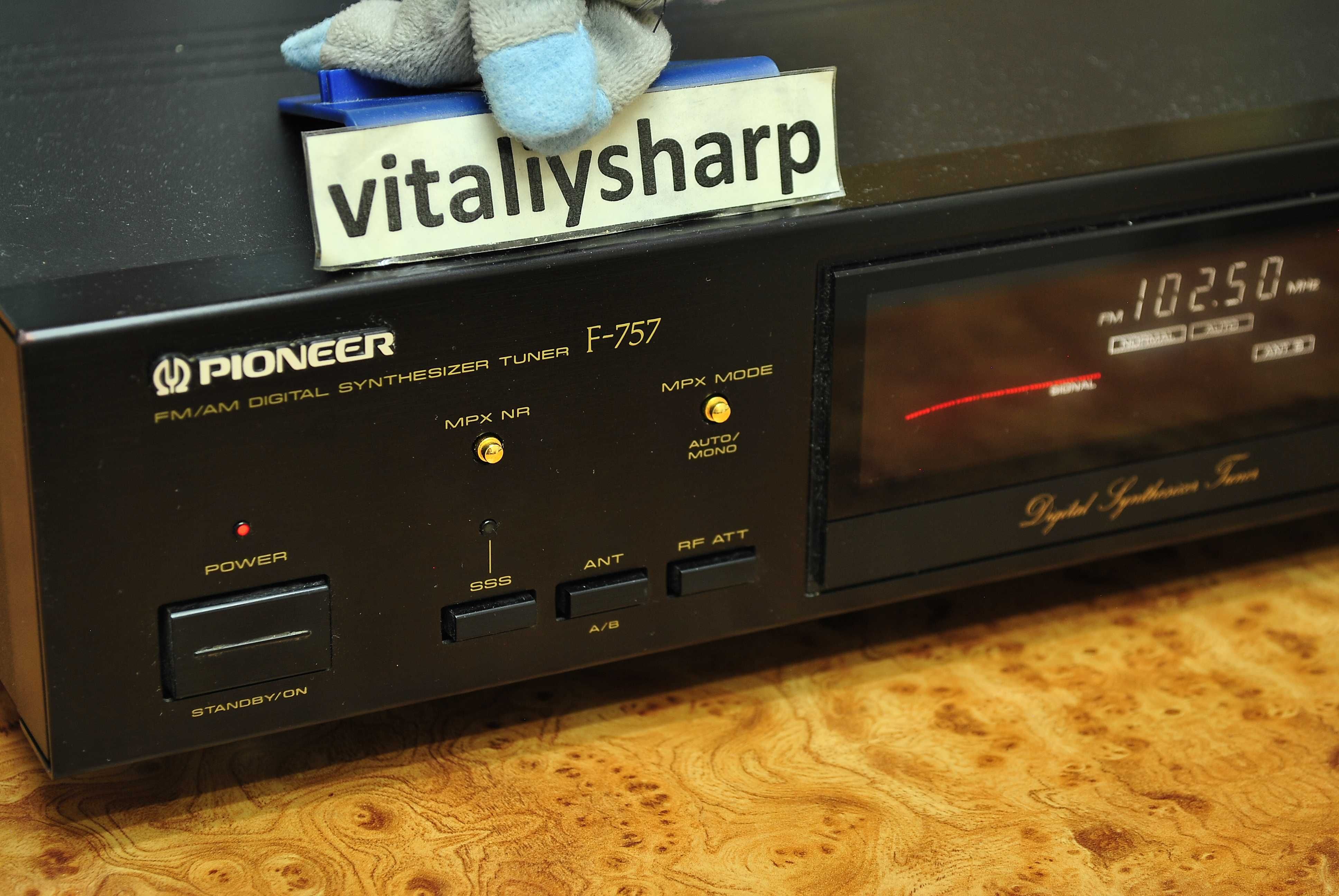 PIONEER F-757 () - топовый тюнер к усилкам серии REFERENCE