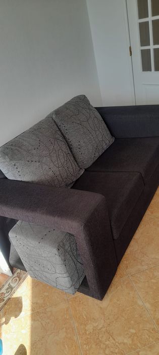 Sofá 2 lugares + puff combinado em excelelente estado.