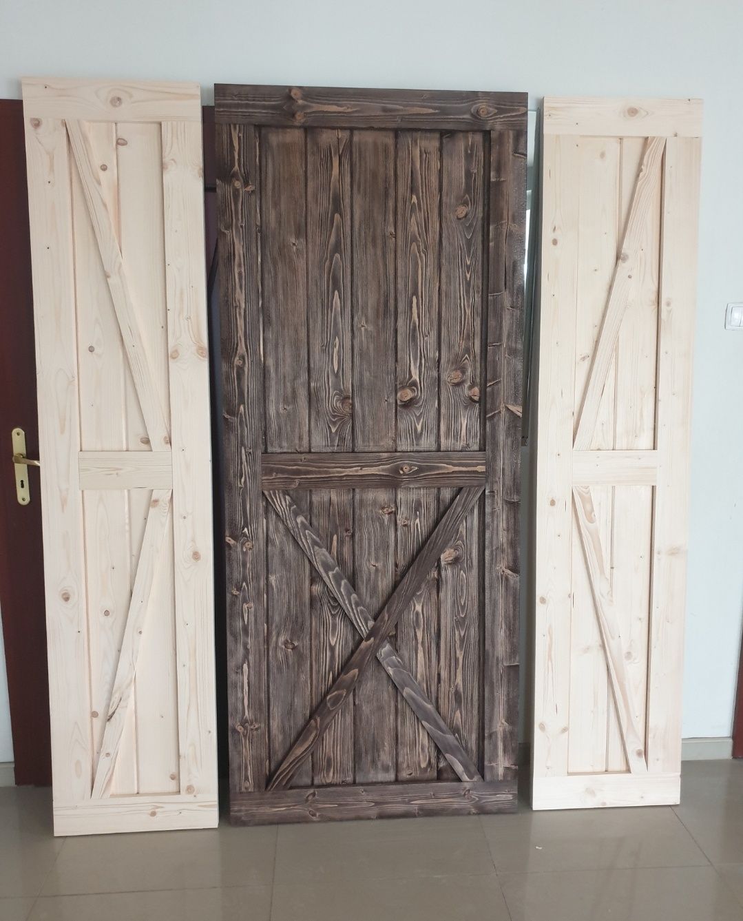 Drzwi przesuwne drewniane typu barn door