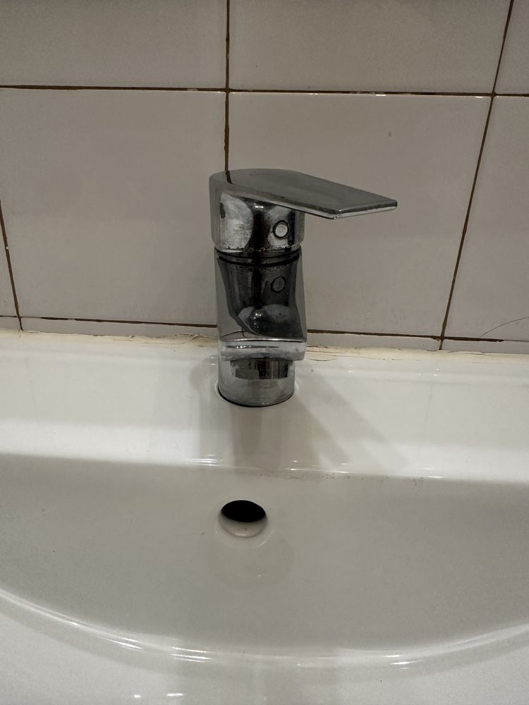 Movel de WC com tampo de ceramica e torneira