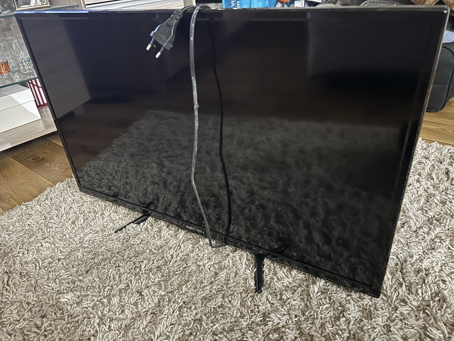 Telewizor Manta 32 cale uszkodzone podswietlenie na czesci