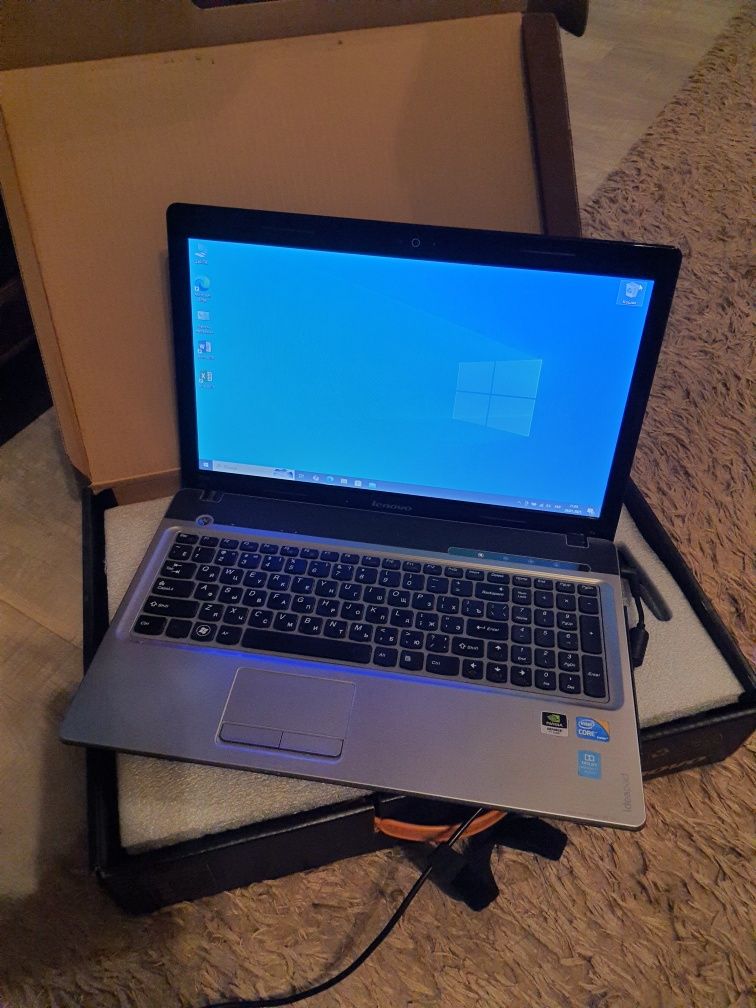 Нутбук Lenovo ideapad Z560