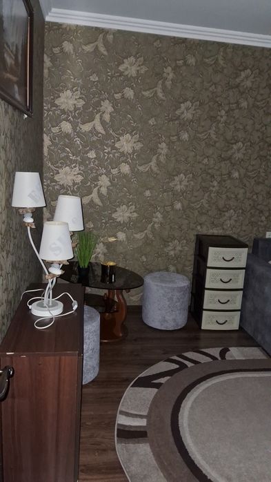 Кімната для дівчини Руська.Посередник