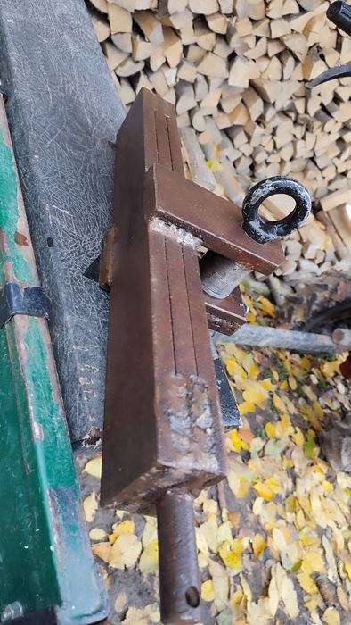 Зчіпний пристрій до трактора посилений