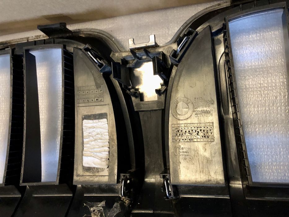 Продам оригінальну решітку (ноздрі) G20 (з нової машини)