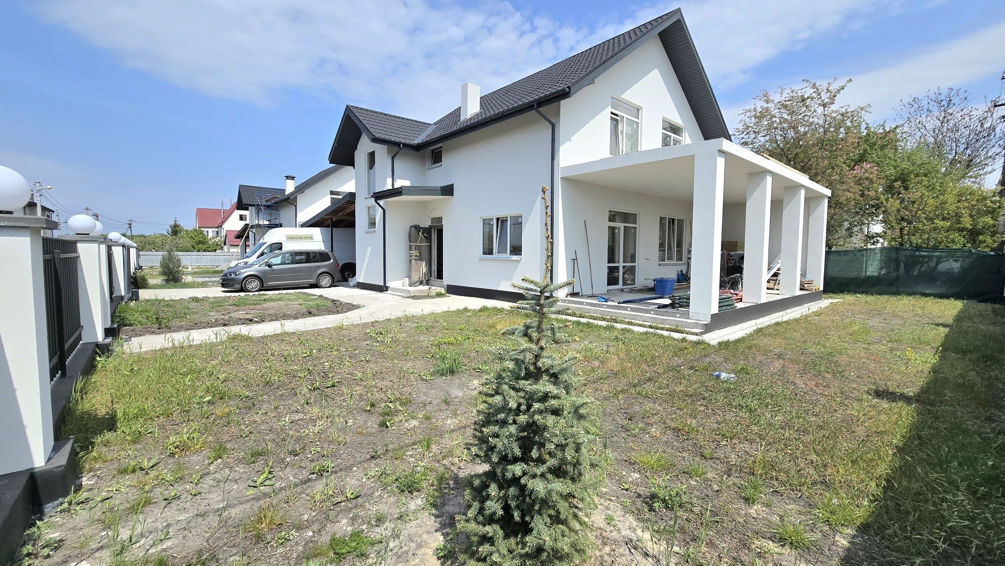 Будинок 180 м2 закрита територія 2 тераси навіс на 2 авто с. Ходосівка