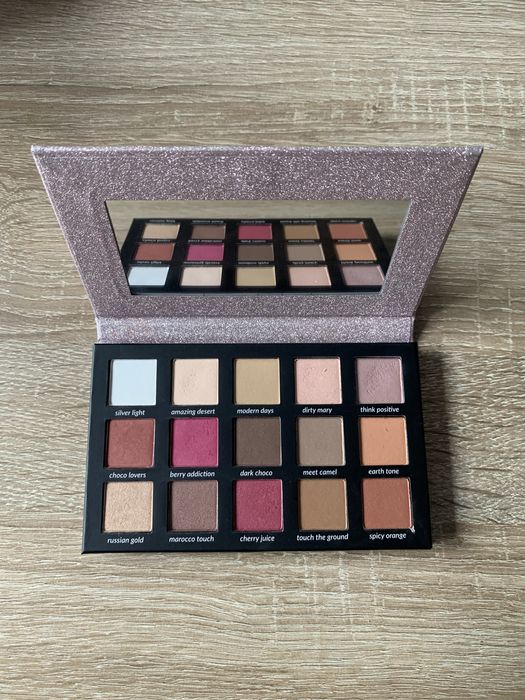 Paleta cieni do powiek Modern Wibo