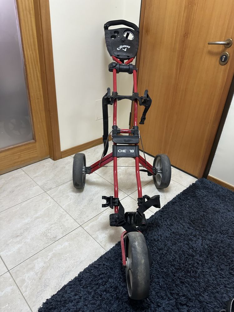 Carrinho para transportar material de golfe