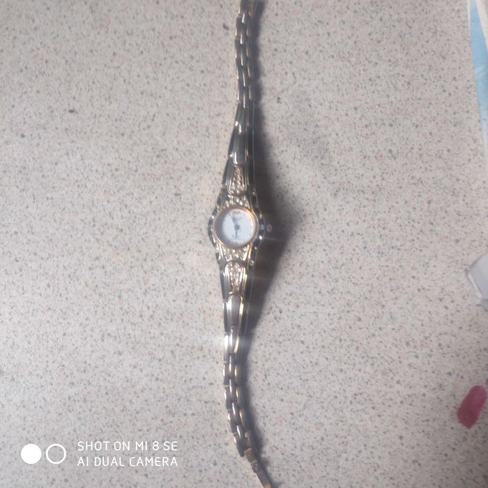 Продам часы женские наручные