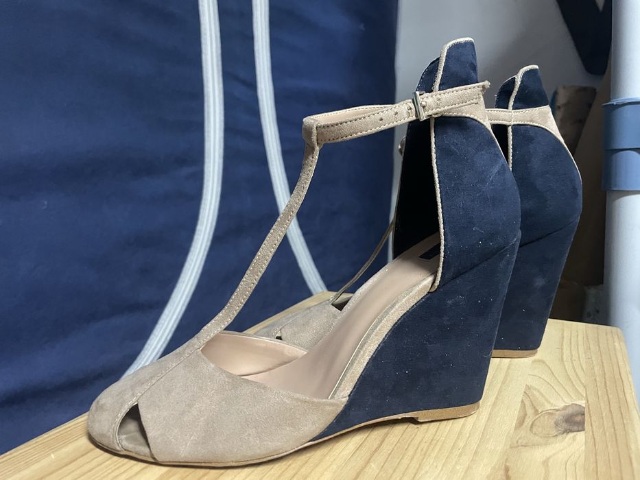 Piękne koturny Stradivarius 41