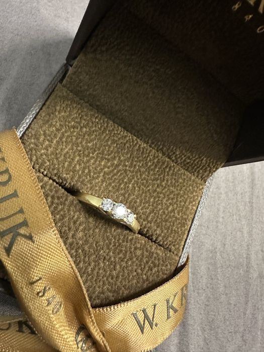 Złoty pierscionek brylant W. Kruk zaręczynowy wieczny złoto