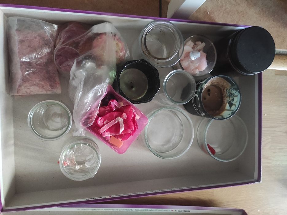 Oddam rzeczy do zrobienia świeczek.