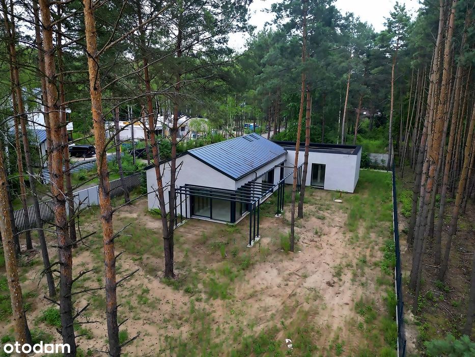 Nowoczesny dom parterowy | Józefów | piwnica | budynek gosp.