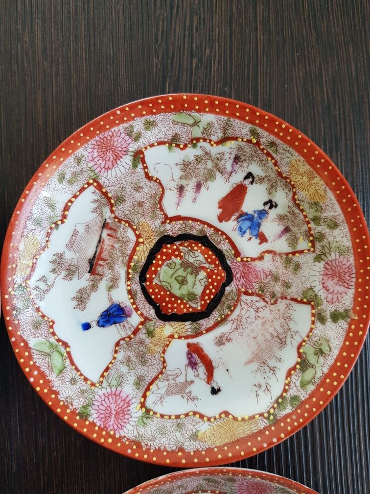 Zestaw japońskich talerzyków z porcelany