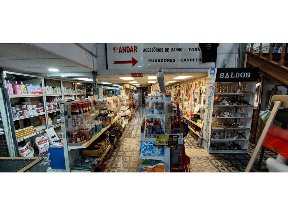 Comércio para trespasse com negócio há mais de 50 anos.