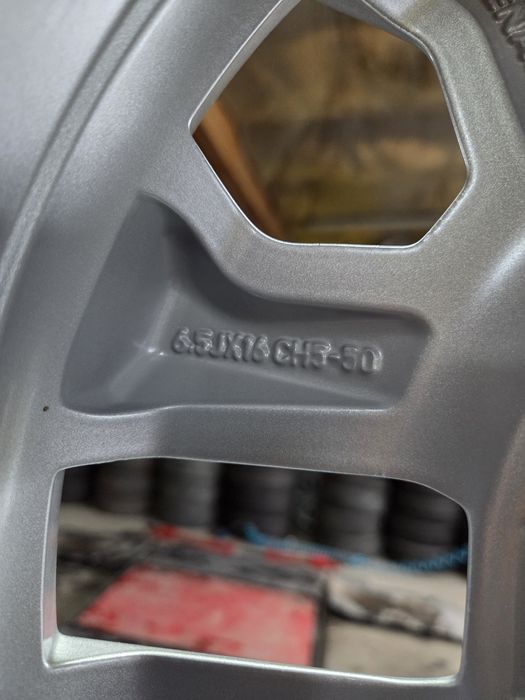 Felgi Aluminiowe 5x114,3 6,5Jx16 ET50 Renault Trafic Dacia Duster