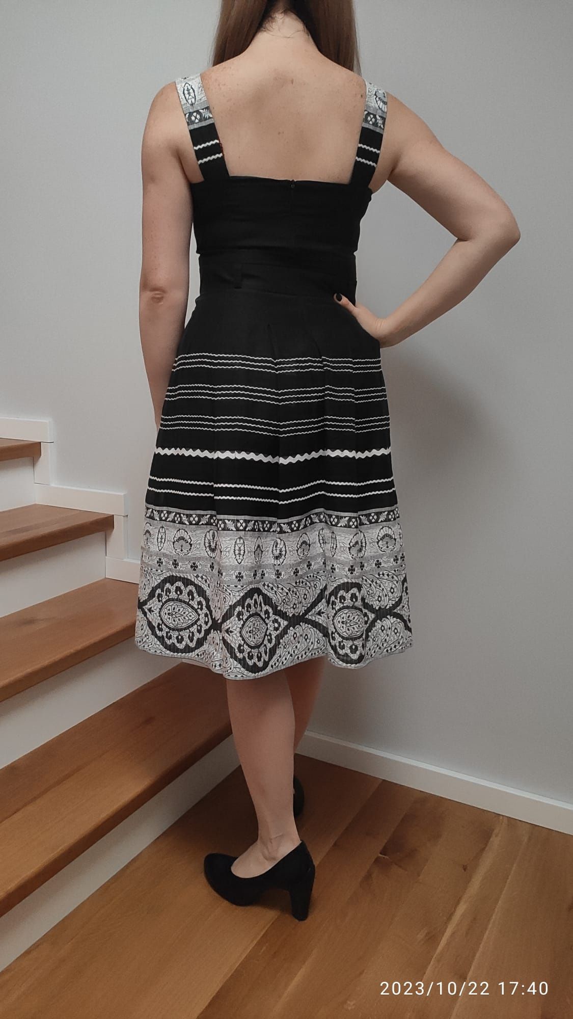 Sukienka GaPa Fashion elegancka, haftowana, rozkloszowana r. 36