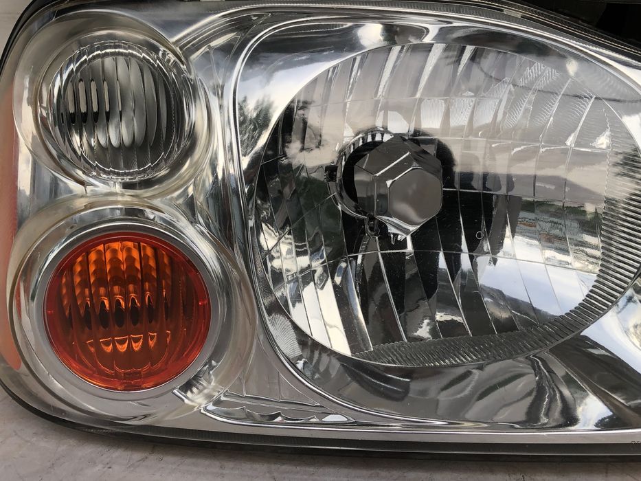 Фара ліва права Nissan Navara D22 koito