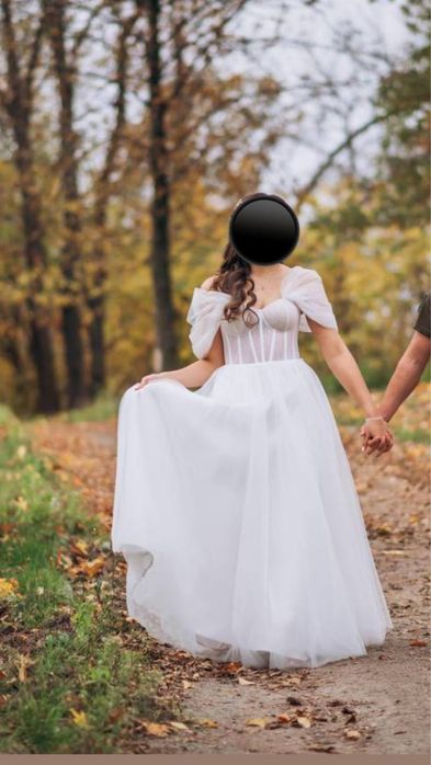 Продам весільну сукню