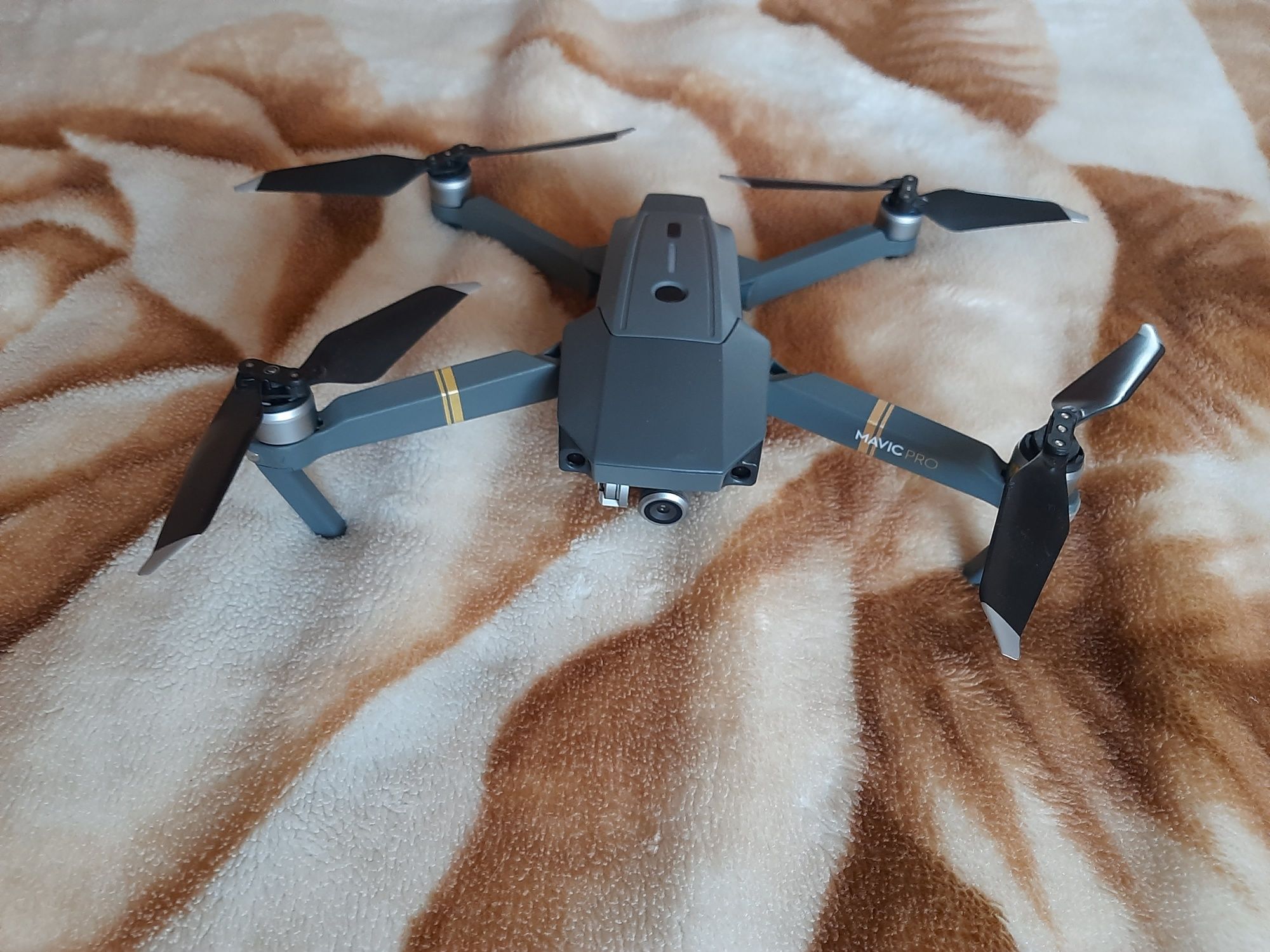 DJI Mavic Pro квадрокоптер