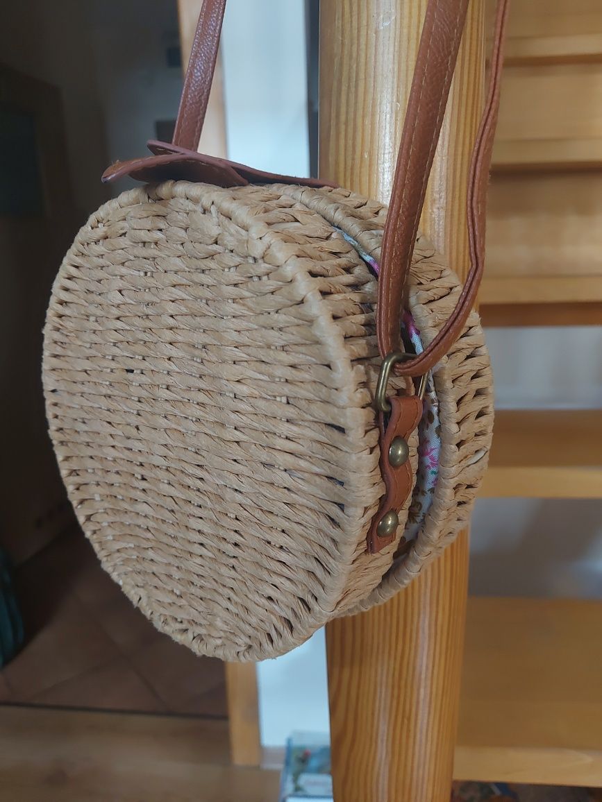 Torebka okrągła boho z trawy