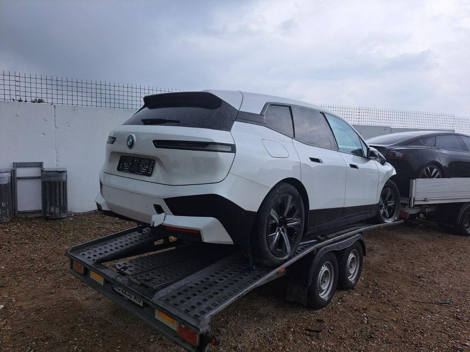 Продам крило бмв ix в хорошому стані