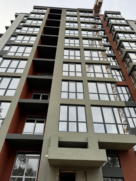 Продам велику однокімнатну квартиру з видом на сосни