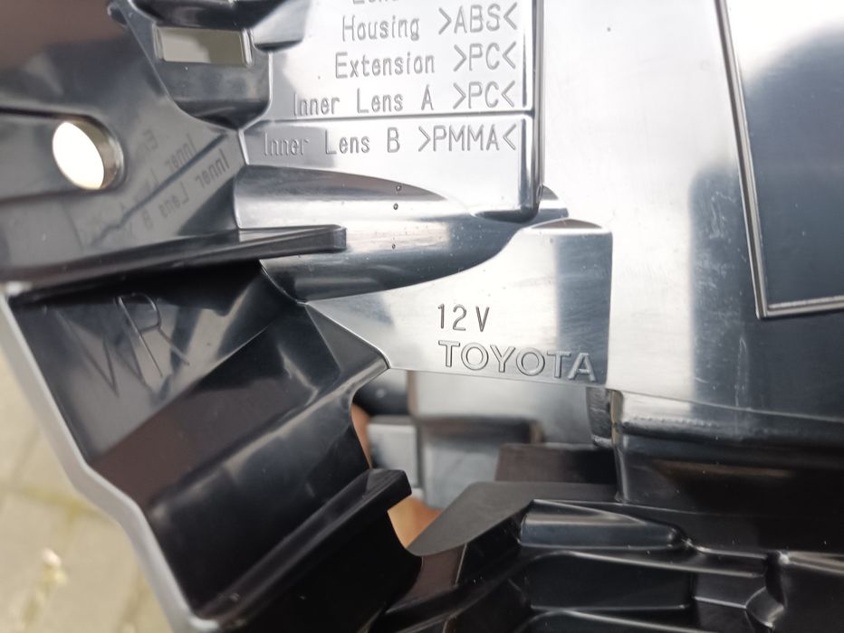 Toyota Corolla e21 kombi lampa tył tylna prawa zewnętrzna LED Nowa org