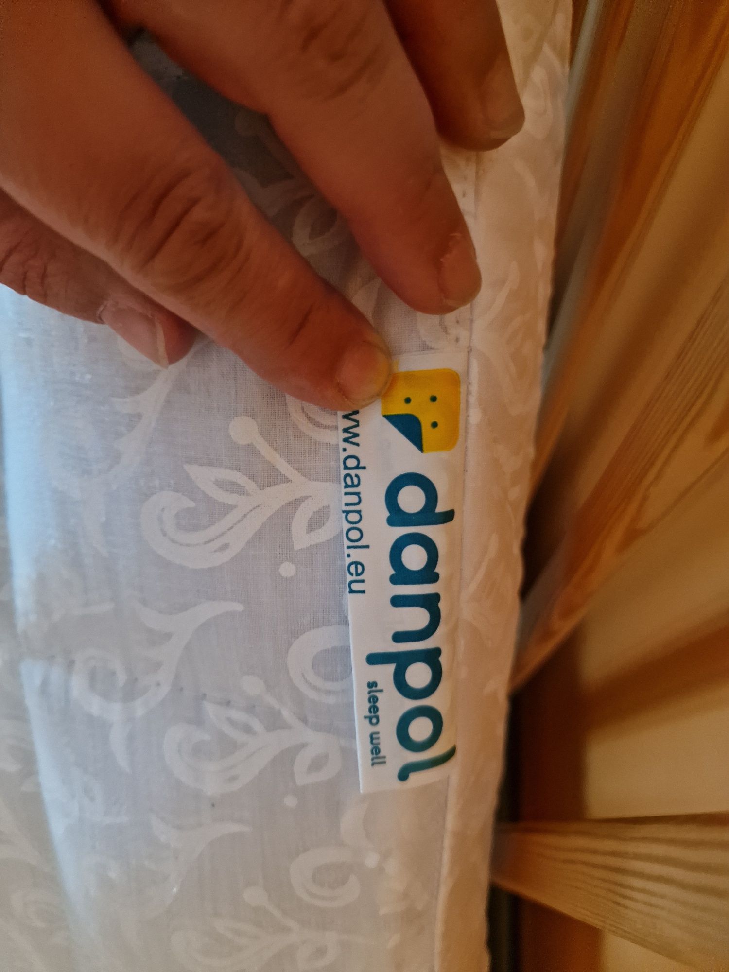 Łóżeczko drewniane sosnowe 120x60. 3 poziomy, materac, jak nowe
