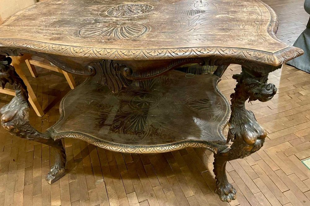 Stary rzeźbiony stół Napoleon III