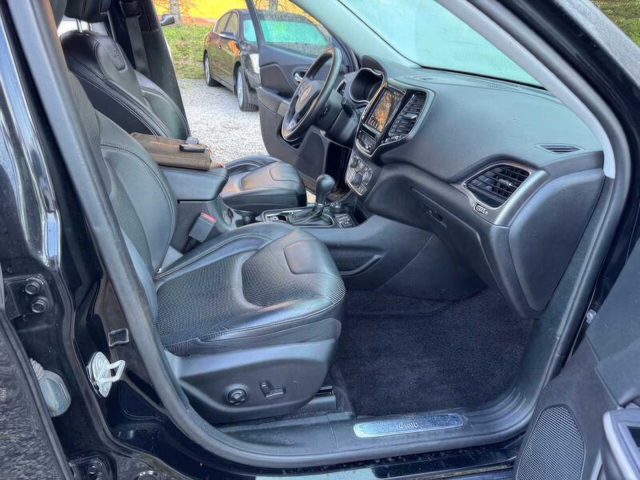 Jeep Cherokee Limited      2019