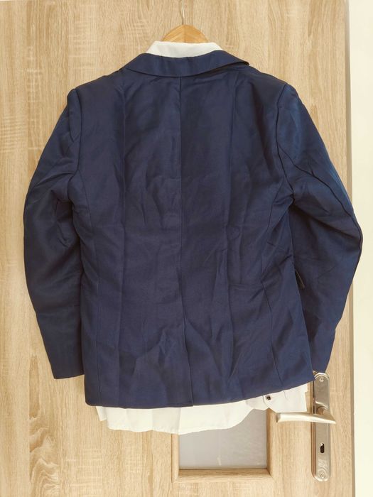 Na sprzedaż nowy garnitur