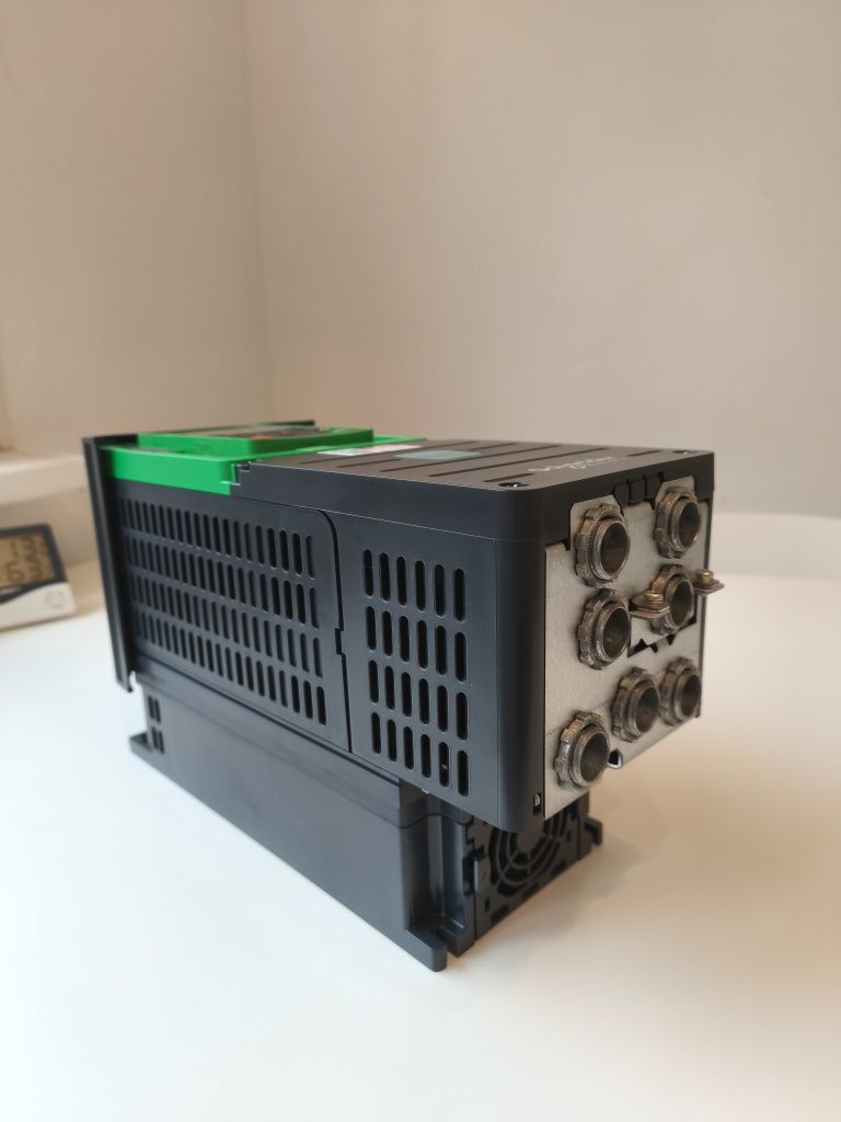 Частотний перетворювач 3 фази Schneider ATV930U40N4