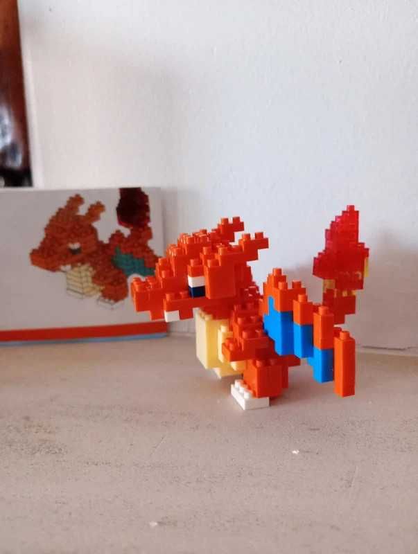 Pokémon Charizard lego