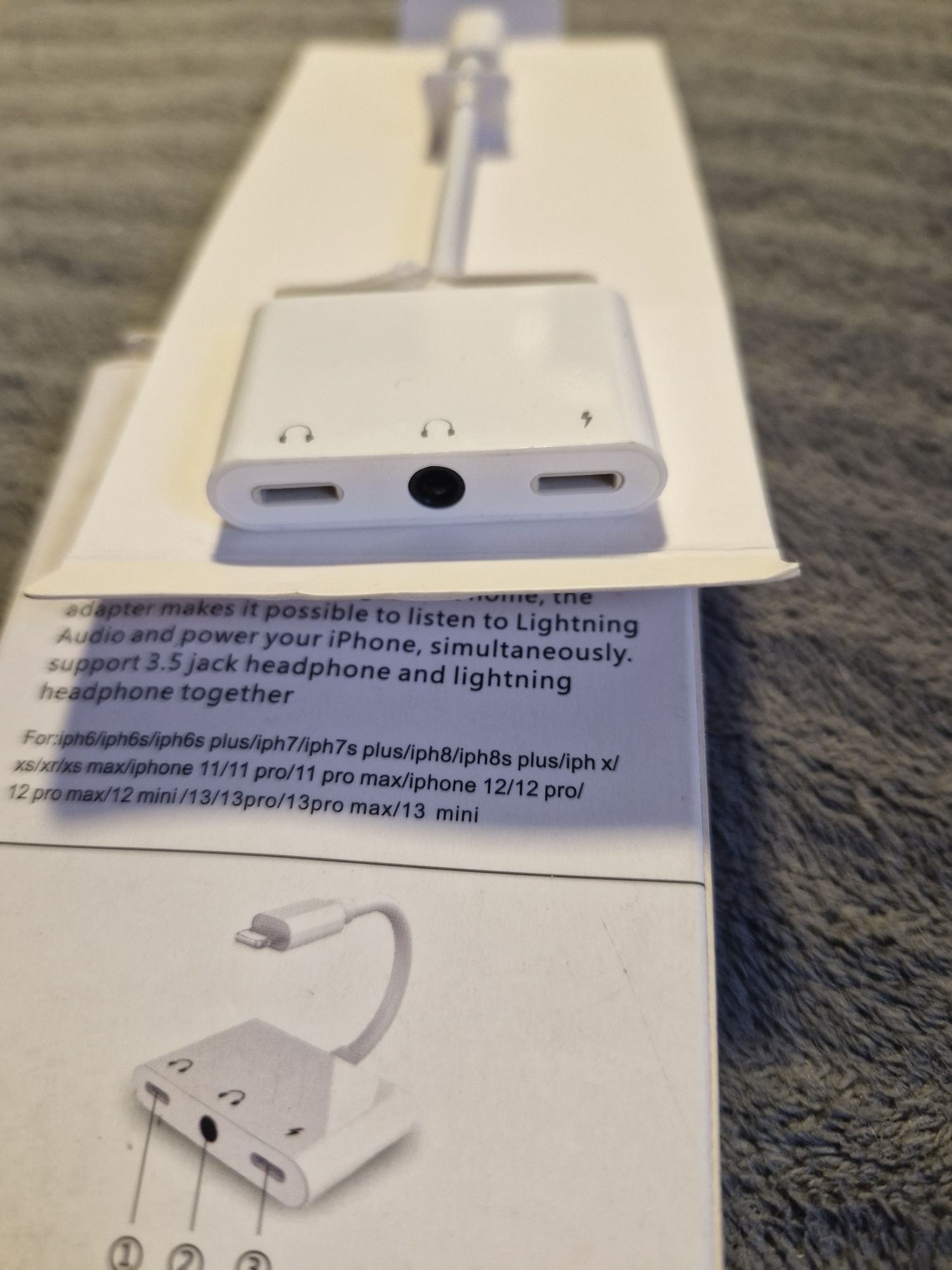 Apple lightning audio adapter