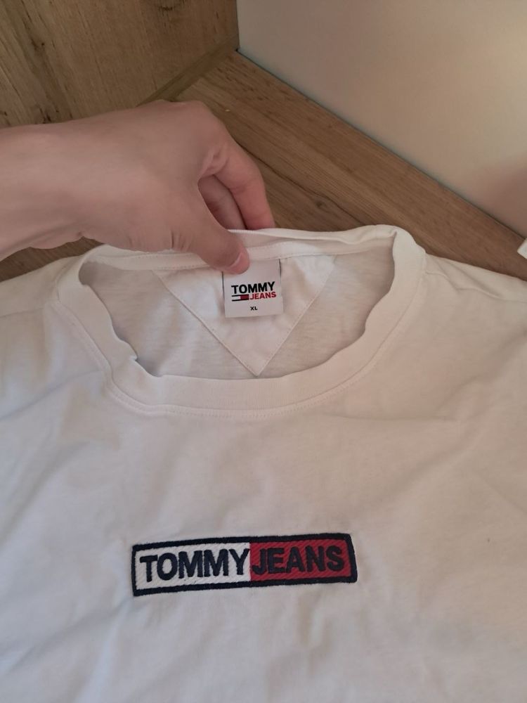 Футболка Tommy Jeans