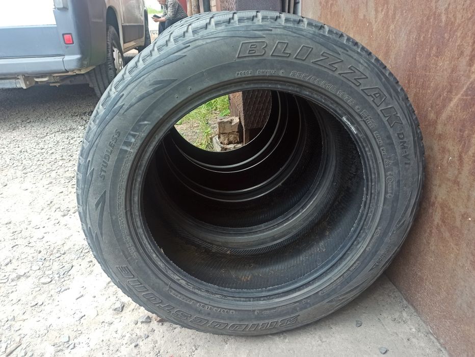 Brigestone blizzak 235/60r18