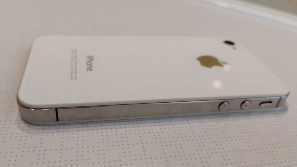 Смартфон Apple iPhone 4 8GB CDMA