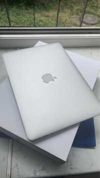 Продам MacBook Air 2017