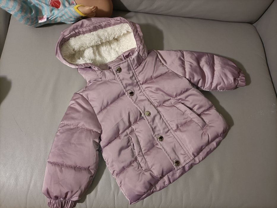 Нова зимова куртка h&m 4-6 на бірці, а по факту на 9-12 місяців.