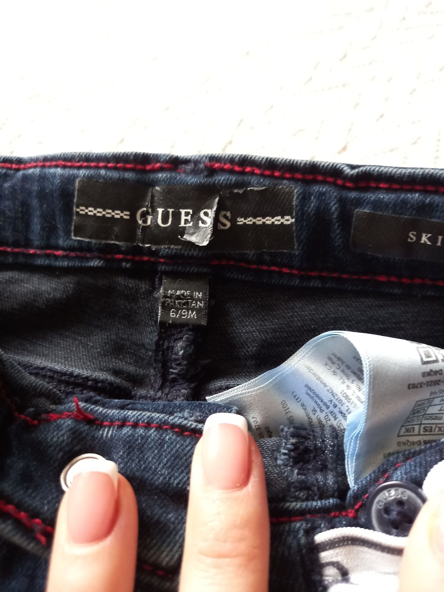 Guess jeansy niemowlęce 3/6m