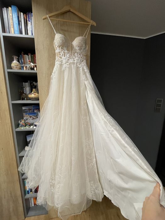 Piekna suknia slubna salon Allure