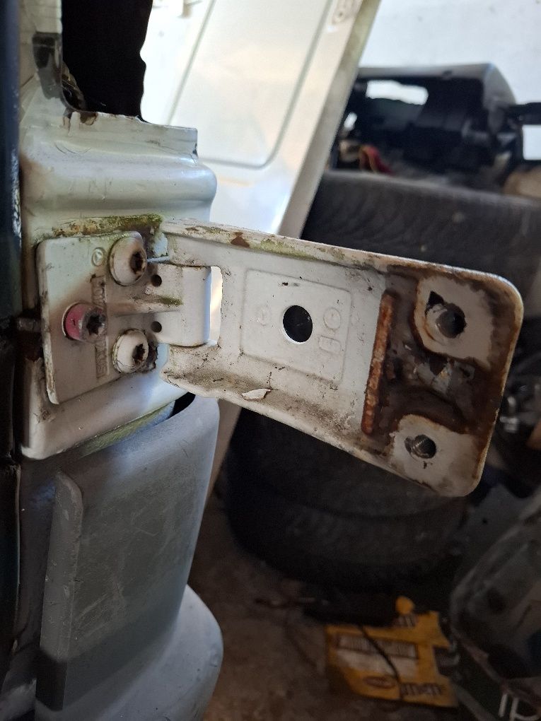 Mercedes Sprinter 903 Zawiasy tylnych drzwi Gwarancja Wysyłka
